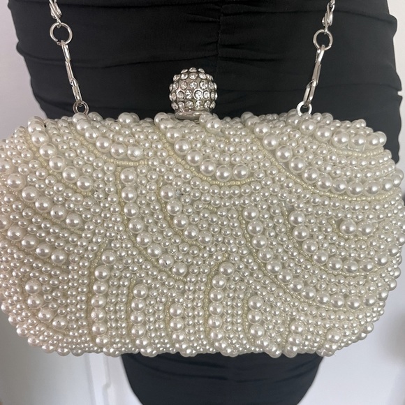 NWOT Ivory/white Pearl Clutch with Matching Heart Pearl Ring - Picture 4 of 8